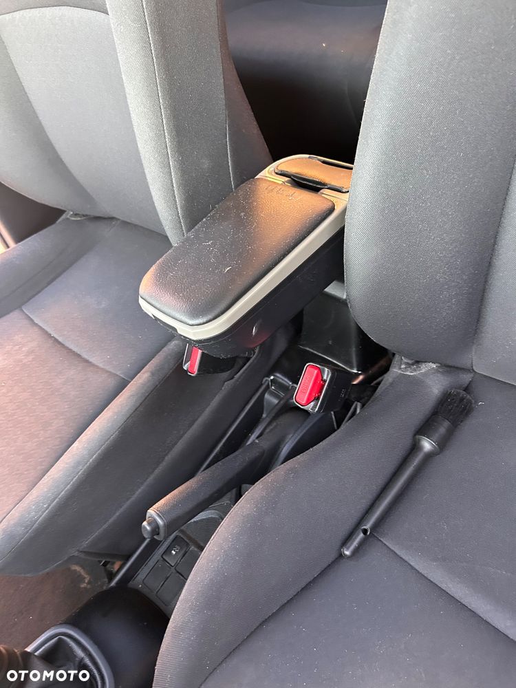 Toyota Yaris 1.0 Premium EU6 - 10