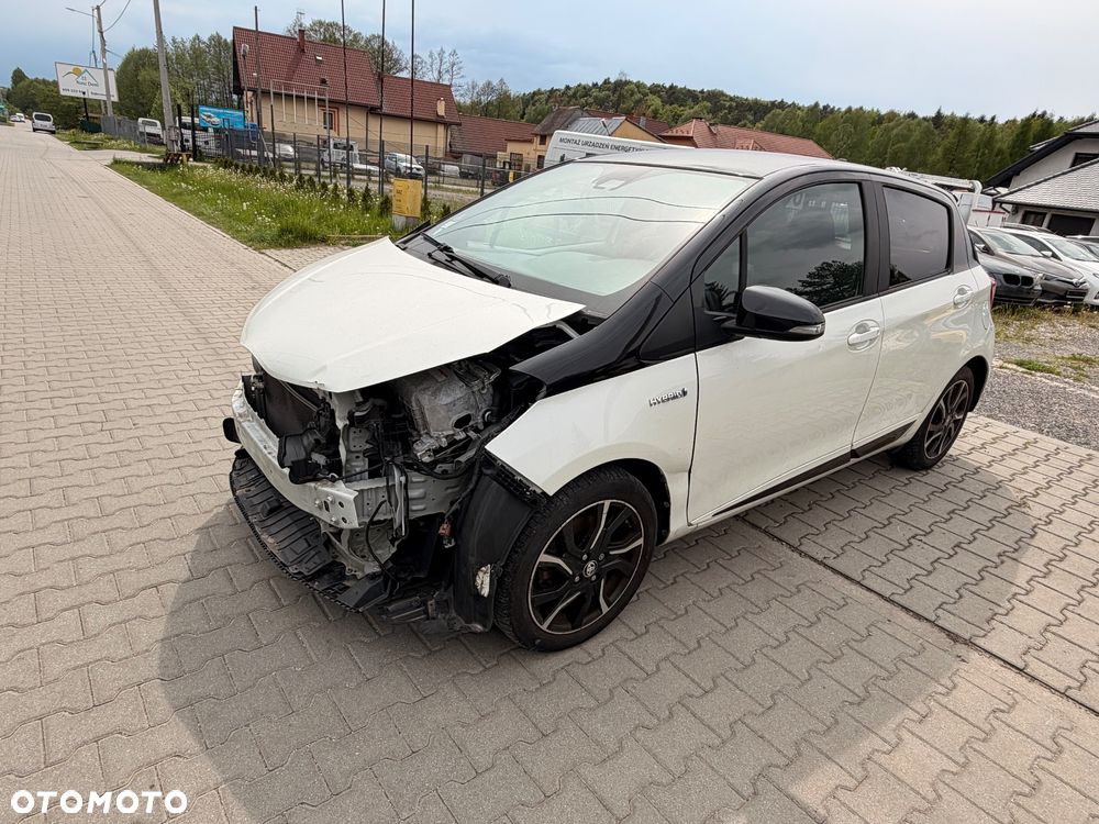 Toyota Yaris Hybrid 100 Business Edition - 1