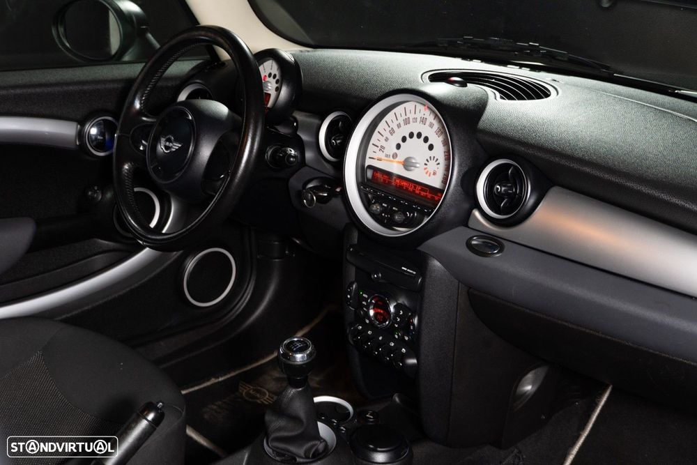 MINI 3 Portas One D - 11