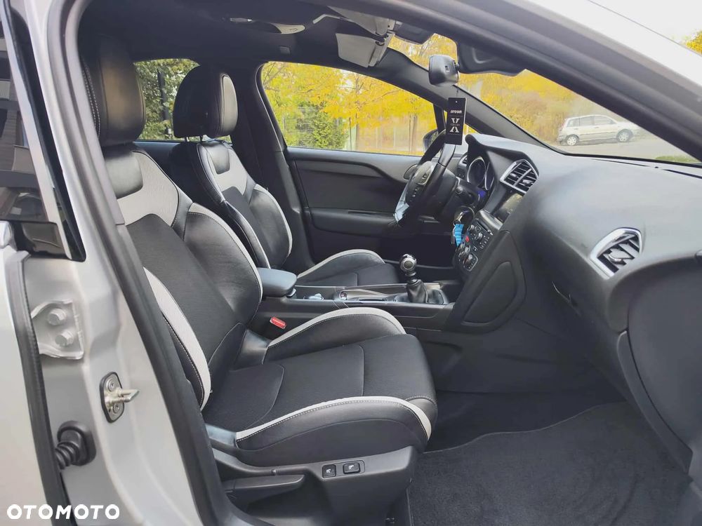 Citroën DS4 BlueHDi 120 Urban Show - 13