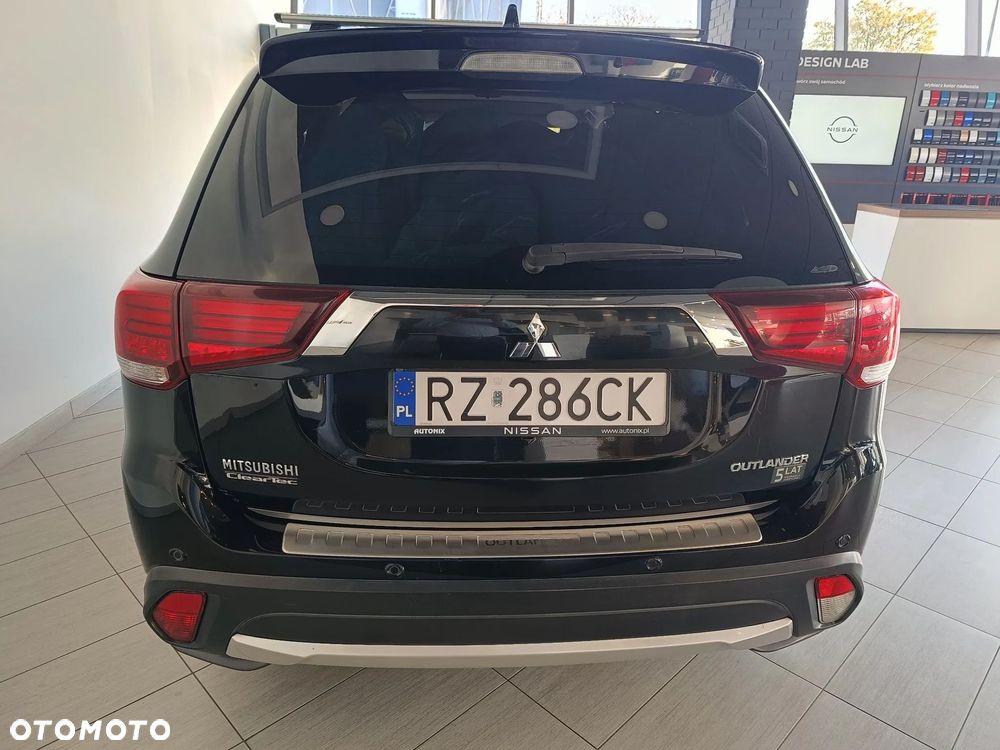 Mitsubishi Outlander - 3