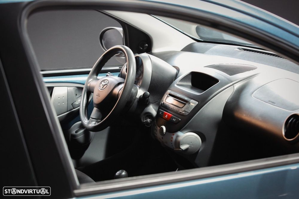 Toyota Aygo 1.0 - 17