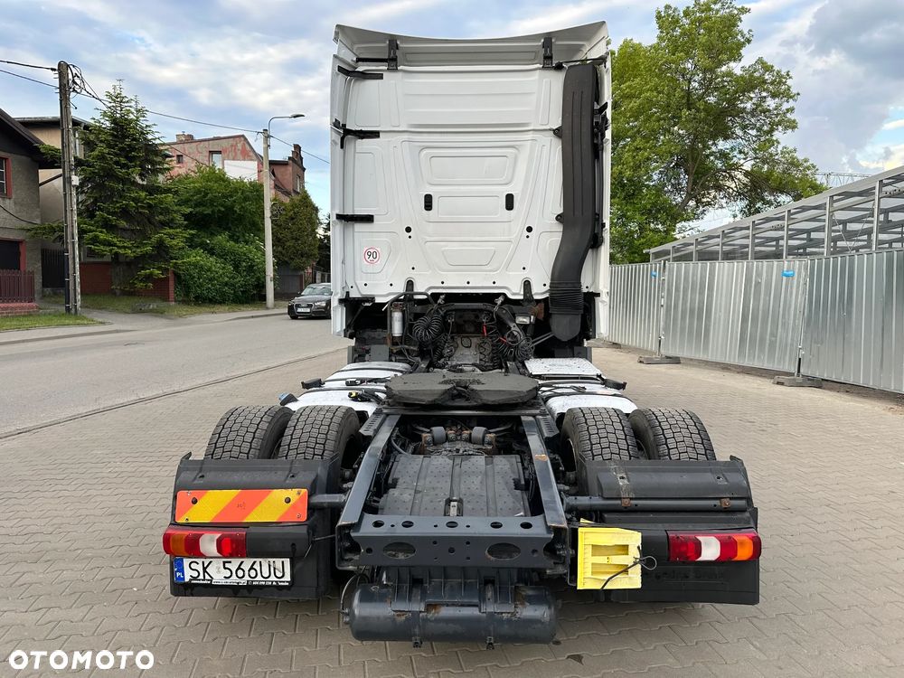 Mercedes-Benz ACTROS MP4 - 26