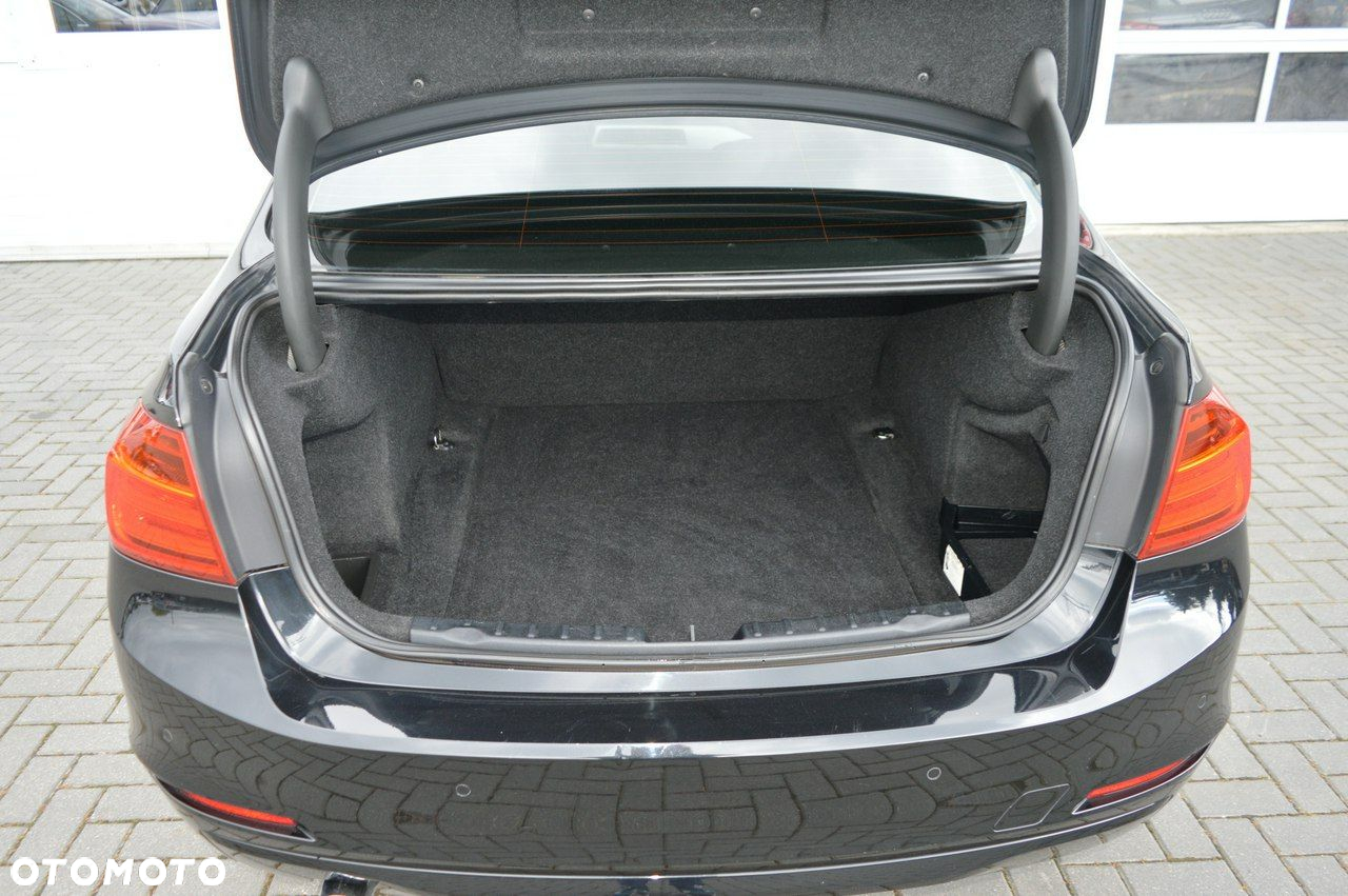 BMW Seria 3 316d EU6 - 38
