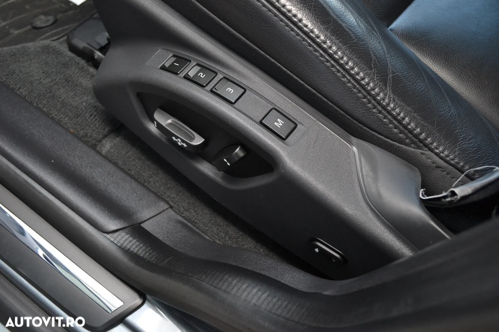 Volvo XC 60 D4 AWD Geartronic Summum - 9