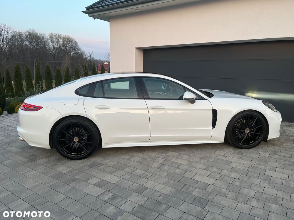 Porsche Panamera 4 - 8