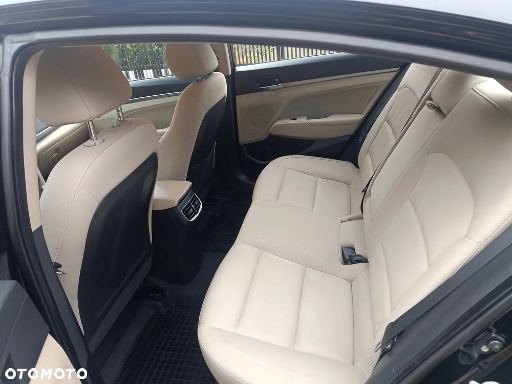 Hyundai Elantra - 17