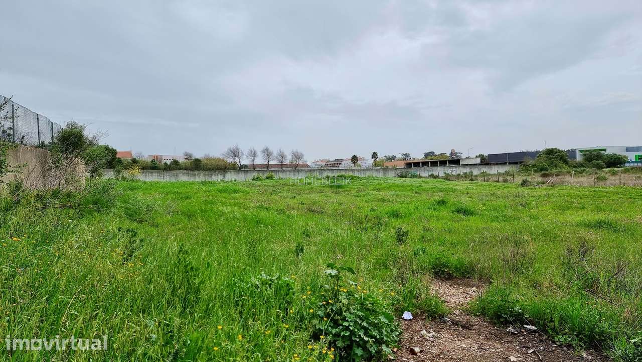 Terreno urbano com 6.440m2 em Rio de Mouro - Grande imagem: 3/5