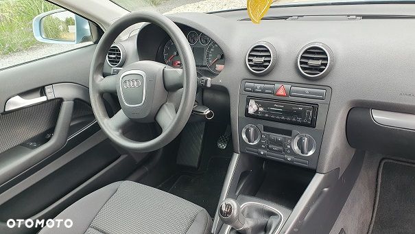 Audi A3 3-drzwiowe 1.6 Ambiente - 11