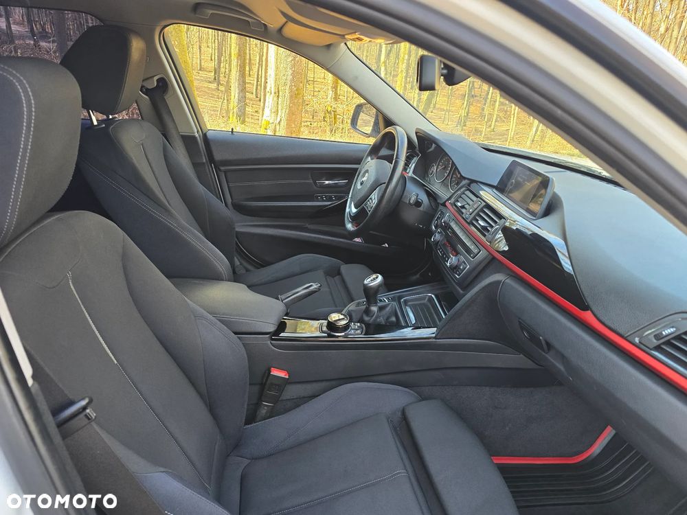 BMW Seria 3 318d DPF Edition Sport - 13