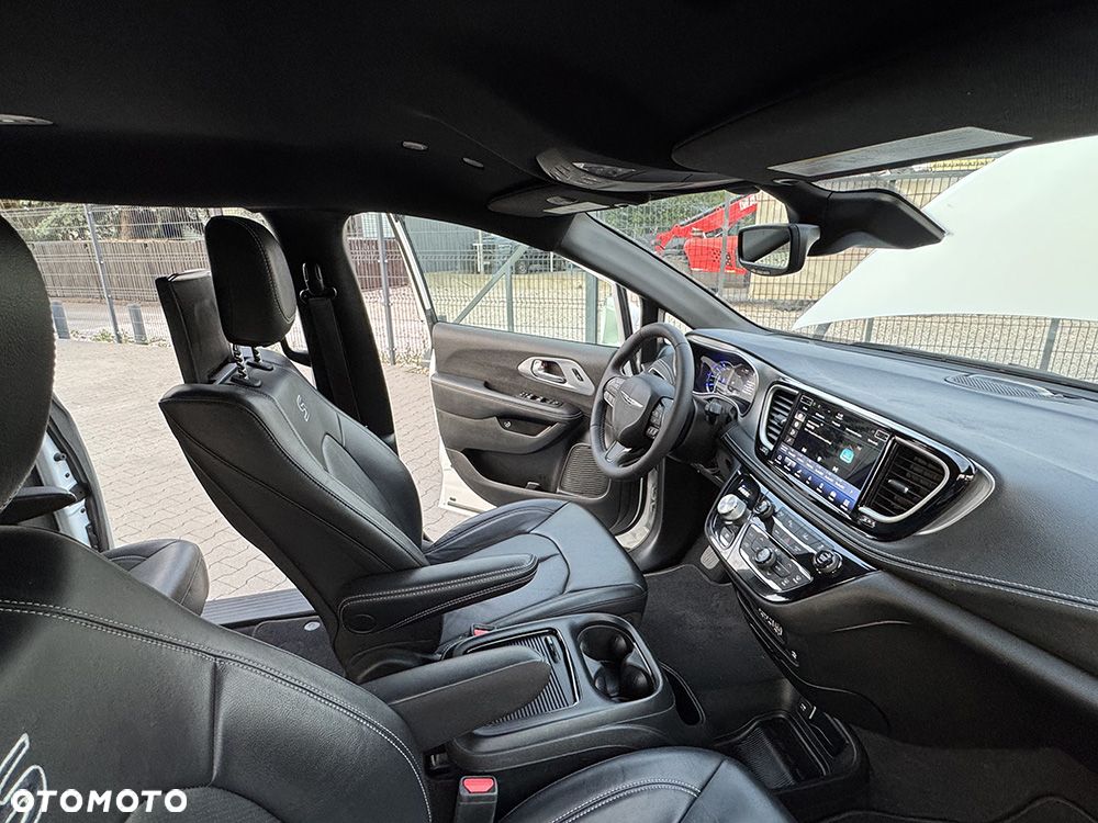 Chrysler Pacifica - 35