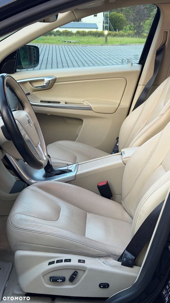 Volvo XC 60 D4 AWD Summum - 25