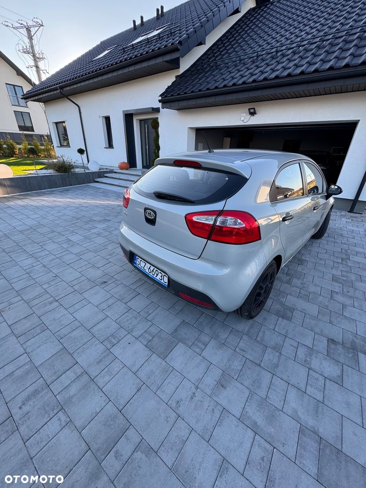 Kia Rio - 4