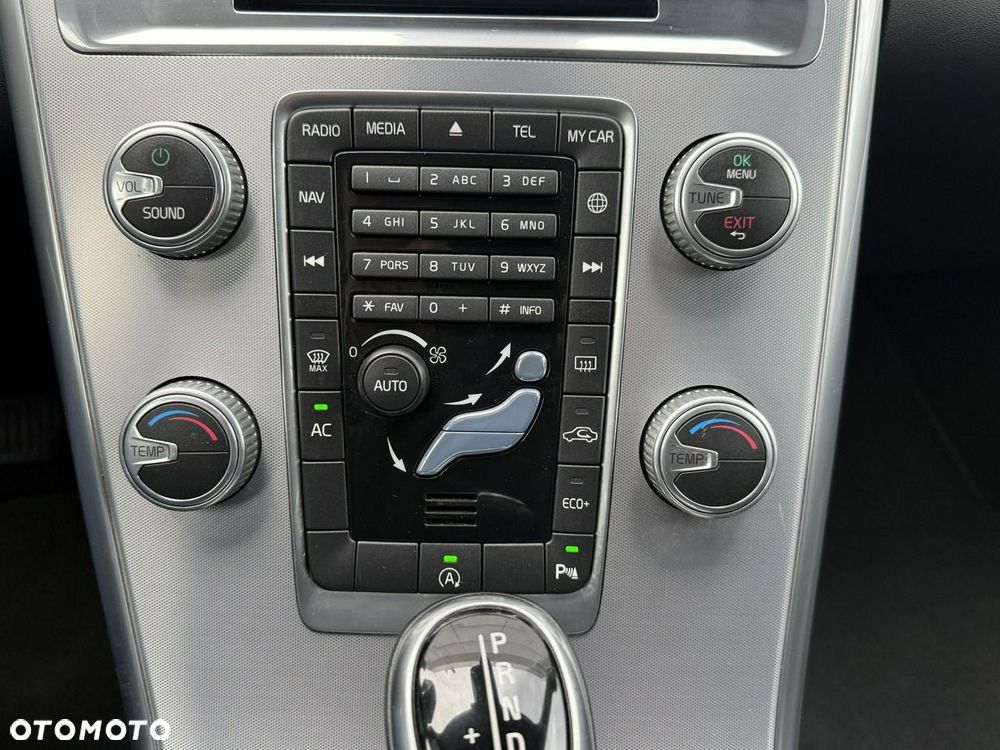 Volvo XC 60 D3 Geartronic Momentum - 16