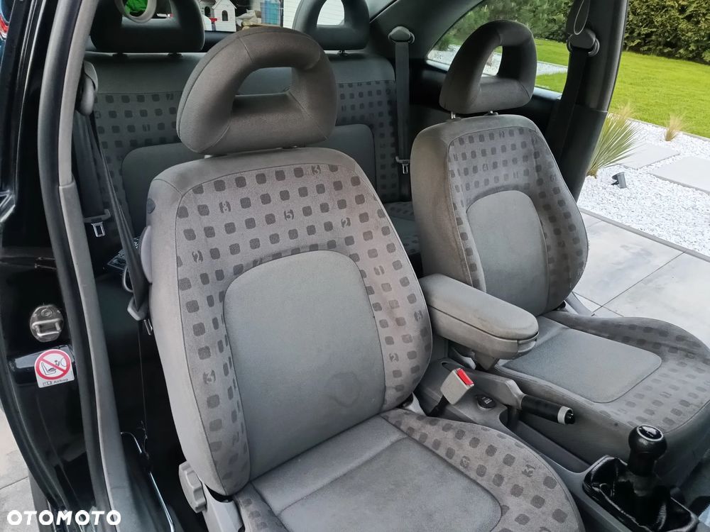 Volkswagen New Beetle - 13