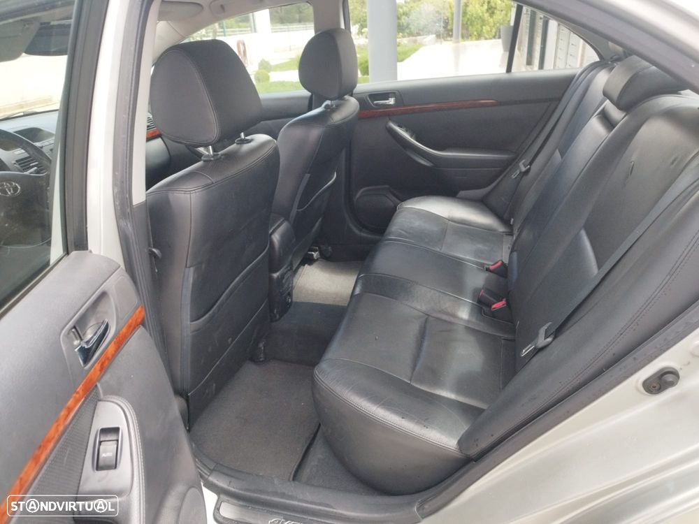 Toyota Avensis SD 2.0 D-4D Sol - 21