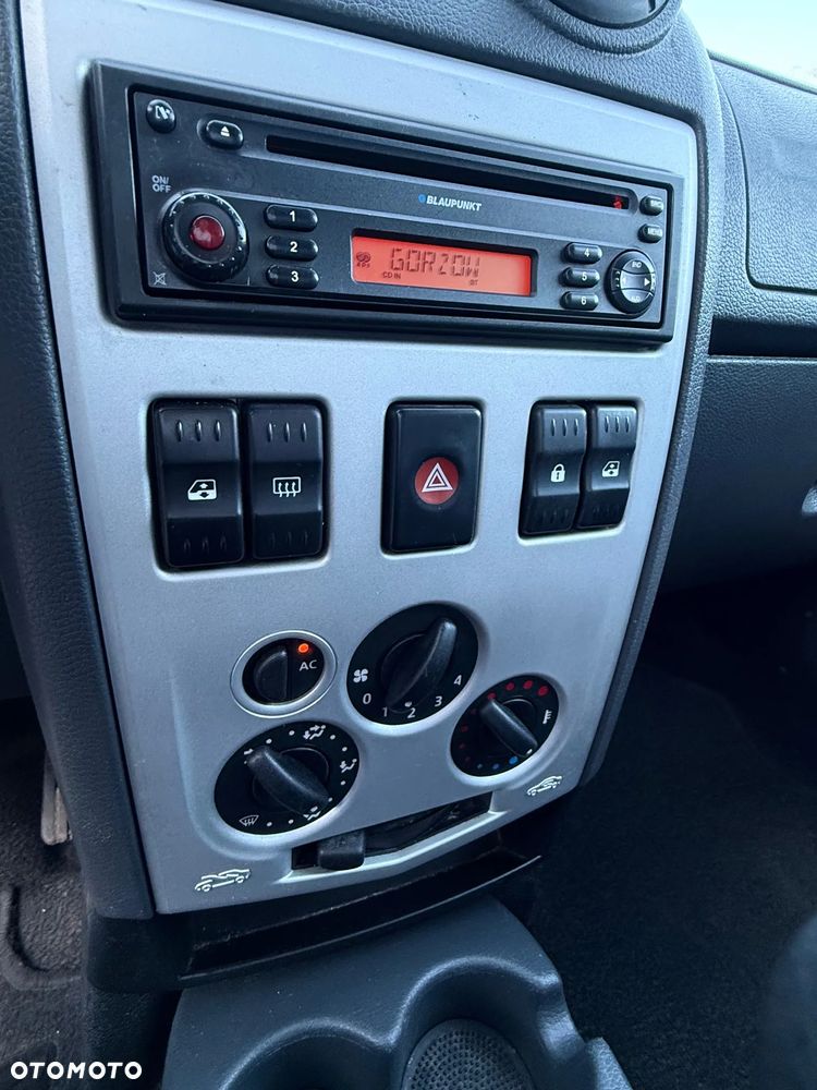 Dacia Logan 1.6 16V Laureate Euro5 - 22