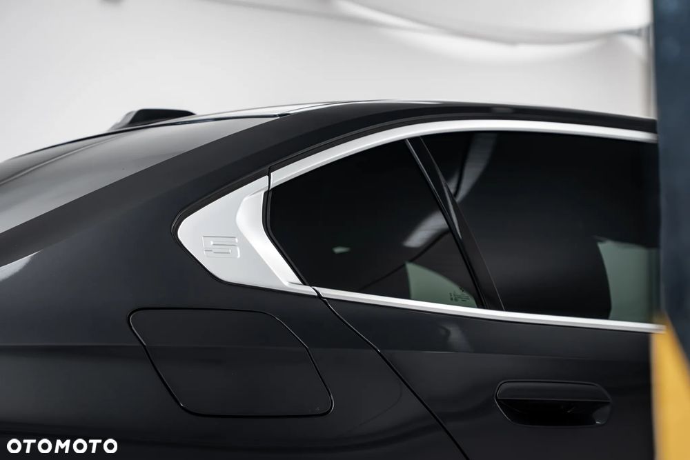 BMW Seria 5 520d mHEV - 11