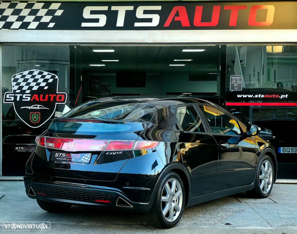 Honda Civic 1.8 Executive NAVI - 3