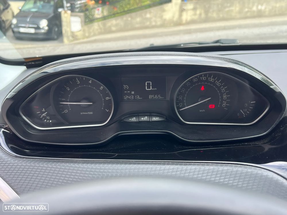 Peugeot 2008 - 12