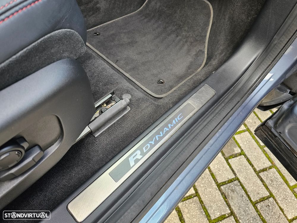 Land Rover Discovery Sport P300e R-Dynamic HSE - 24