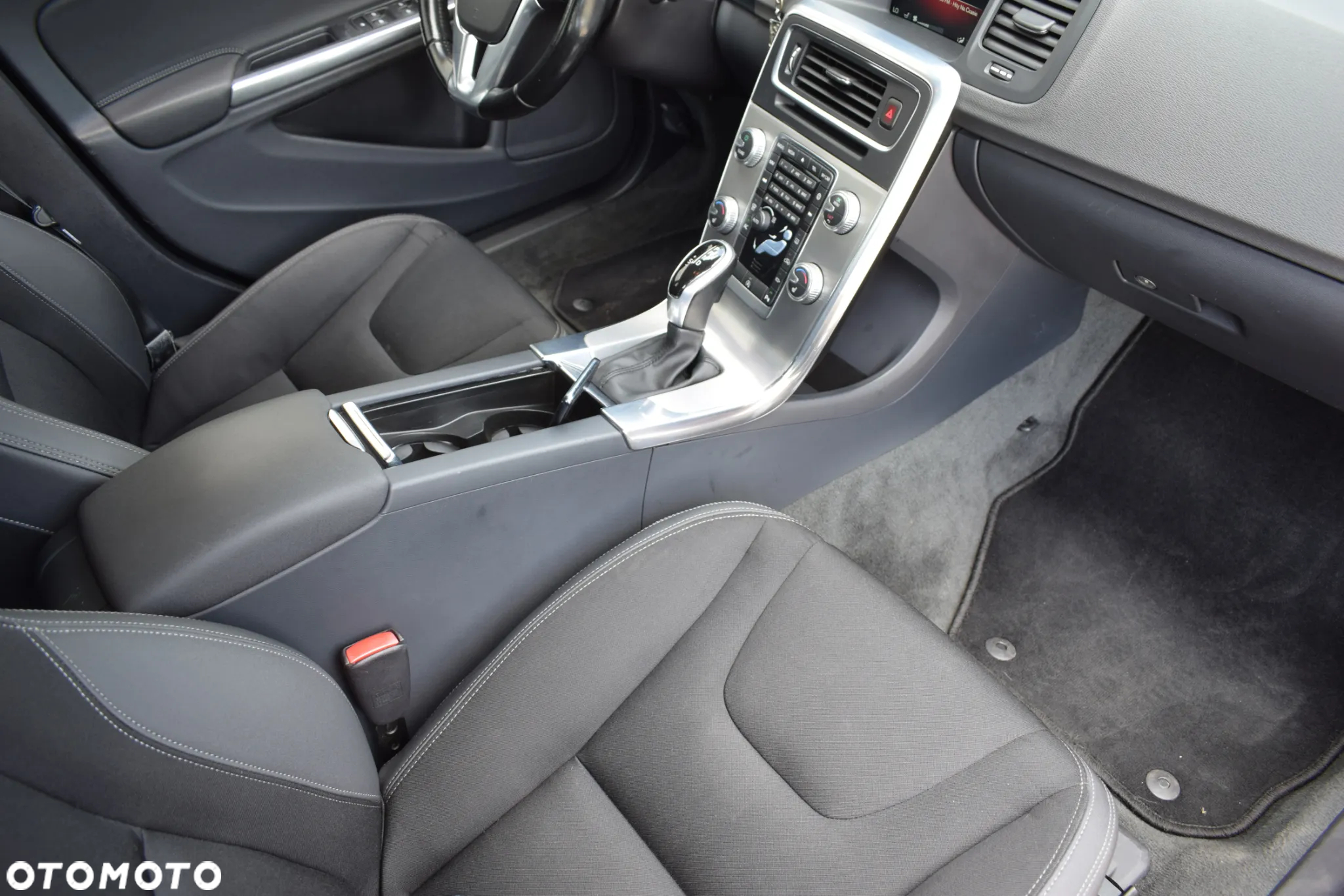 Volvo V60 D4 Drive-E Momentum - 8
