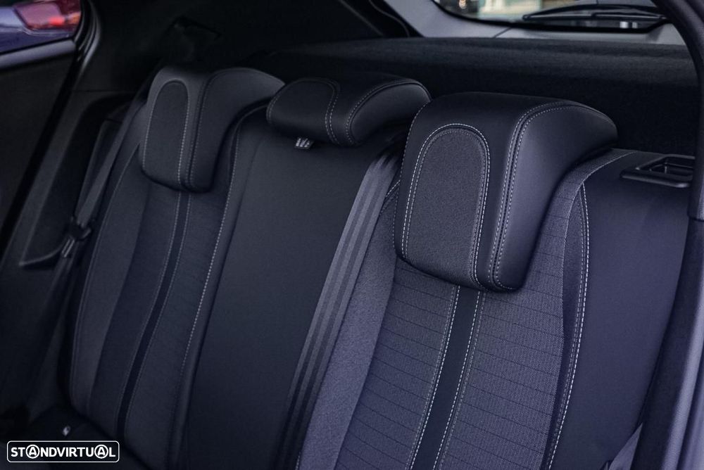 Peugeot e-2008 50 kWh Allure Pack - 39