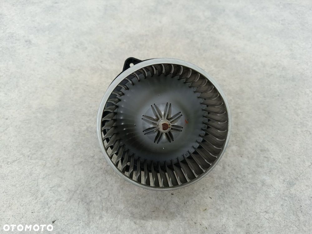 WENTYLATOR NAWIEWU TOYOTA COROLLA VERSO II MF016070-0610 0130101601  BOSCH - 7