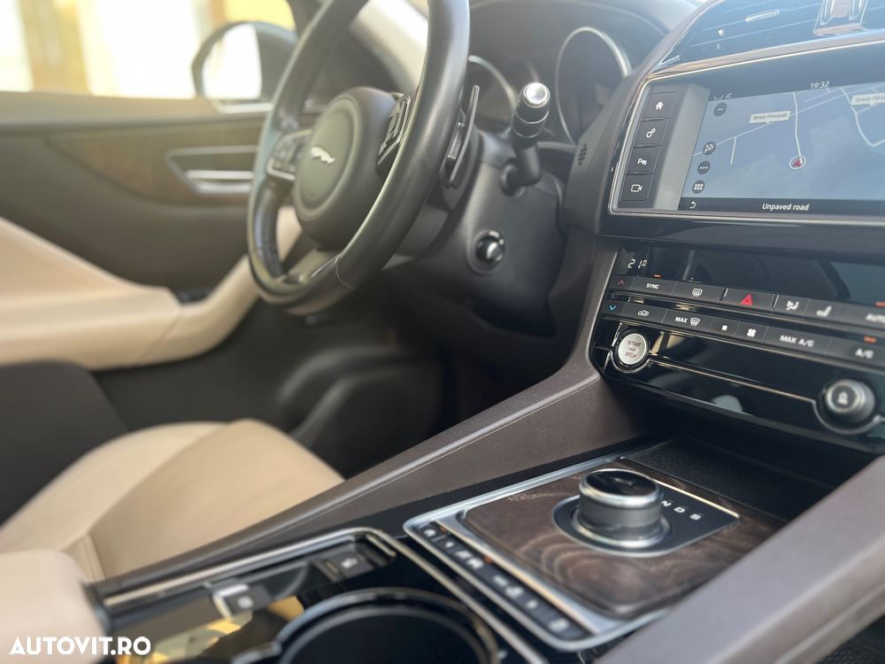 Jaguar F-Pace 30d AWD Prestige - 31