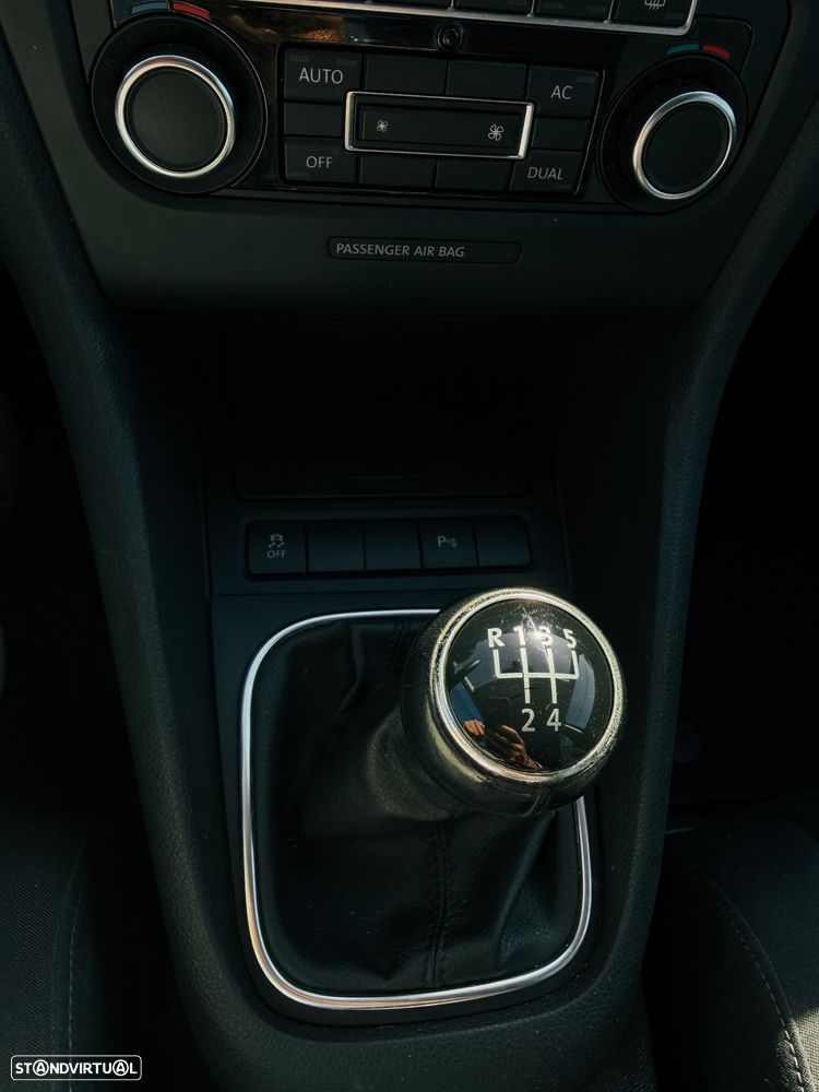 VW Golf 1.6 TDi Highline - 19