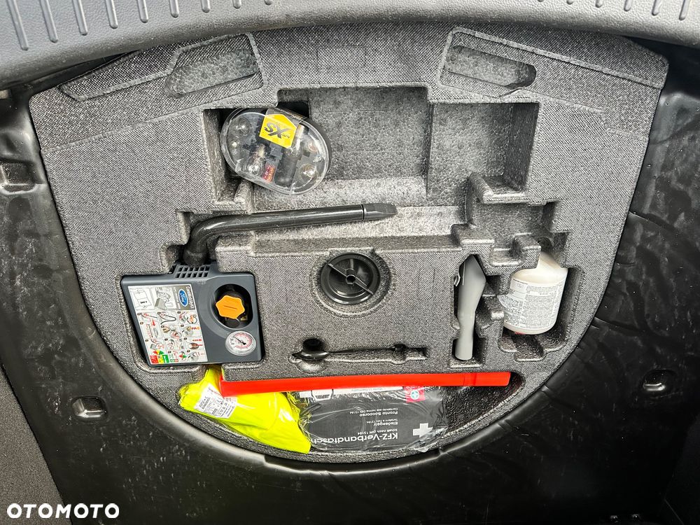 Ford Kuga 2.0 TDCi 4x4 Titanium - 29