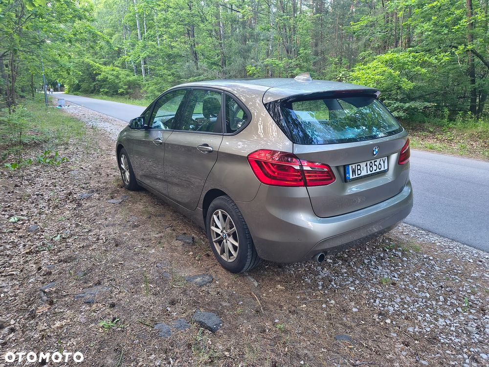BMW Seria 2 218d - 8