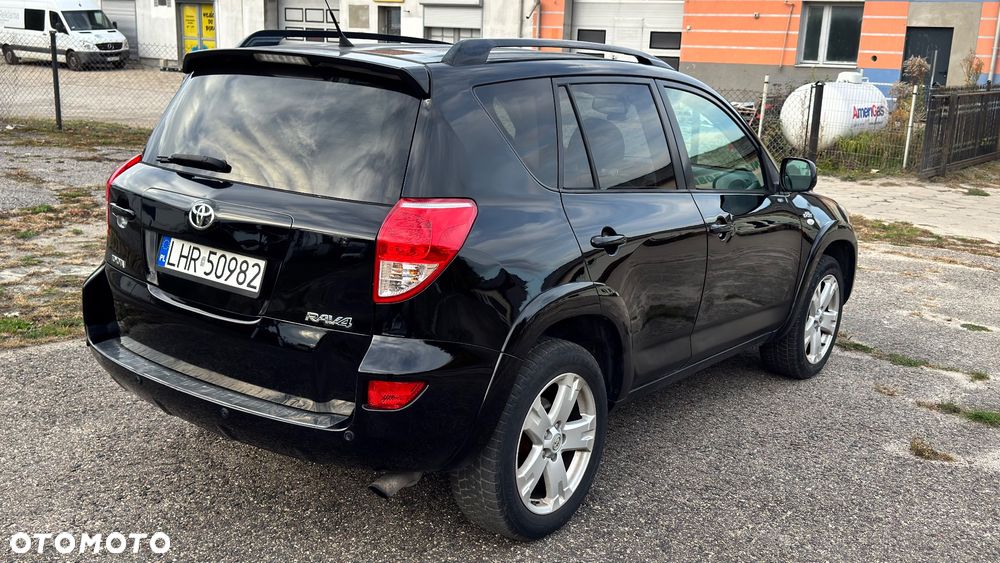 Toyota RAV4 - 6