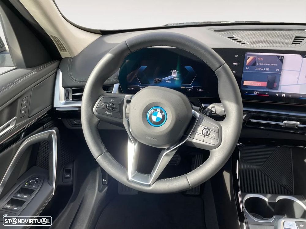 BMW iX1 eDrive20 - 13