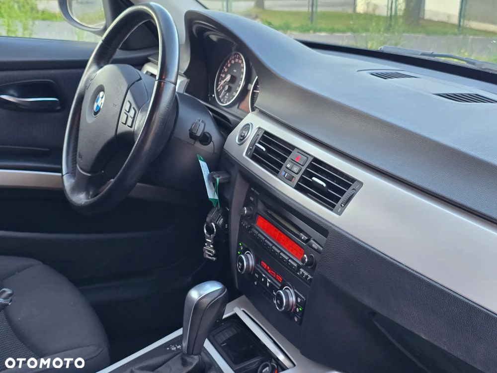 BMW Seria 3 318d DPF Edition Sport - 10