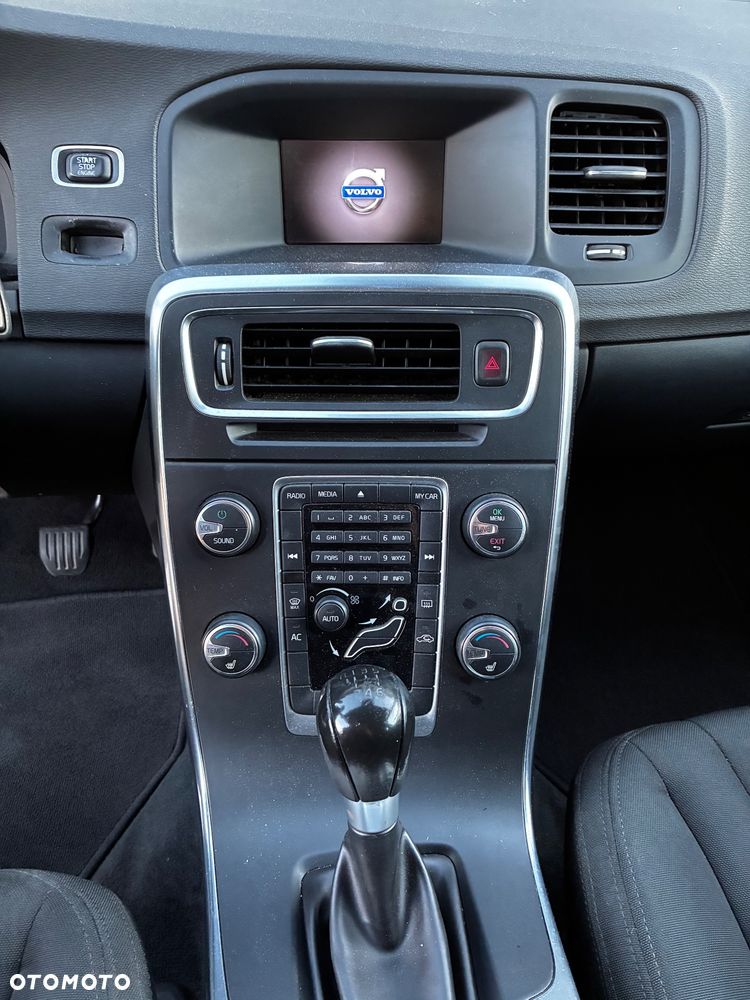Volvo V60 D2 Momentum - 19