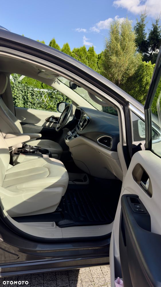 Chrysler Pacifica - 29