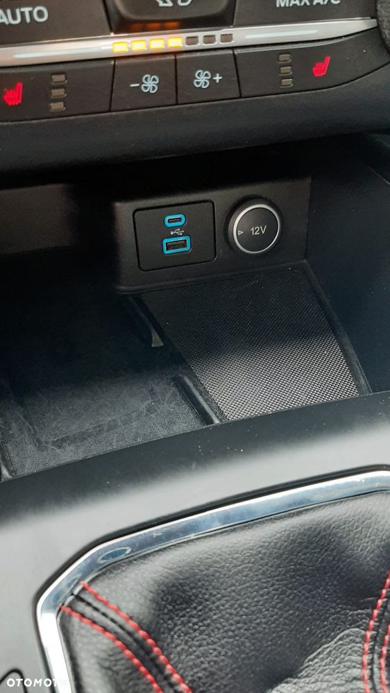 Ford Kuga 1.5 EcoBoost ST-LINE - 28