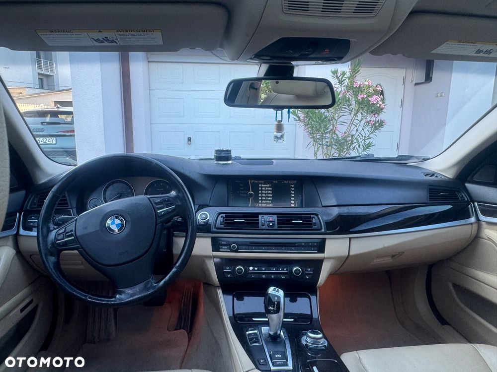 BMW Seria 5 528i xDrive - 32