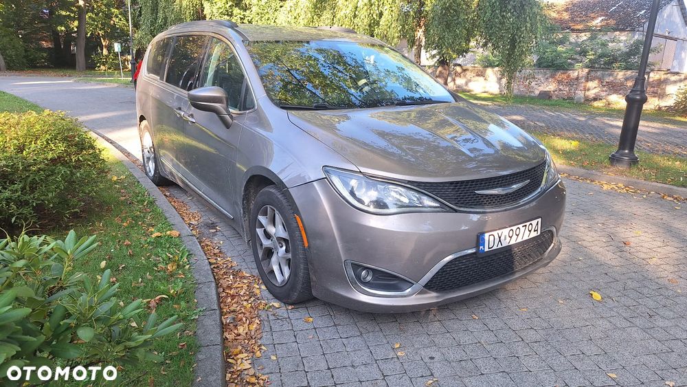 Chrysler Pacifica - 5