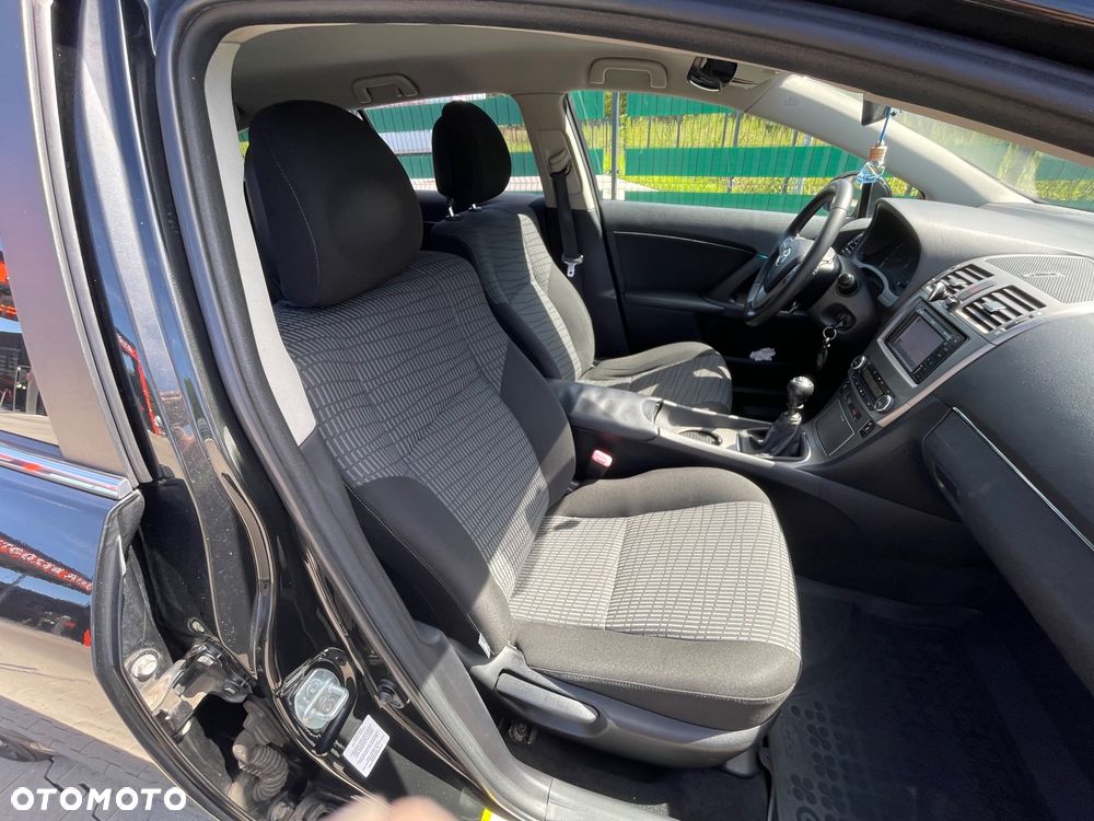 Toyota Avensis 1.8 Comfort - 12