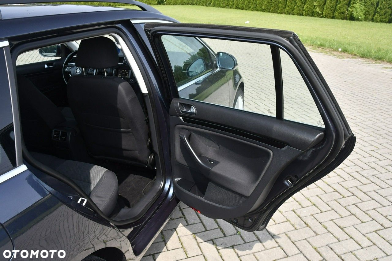 Volkswagen Golf - 22