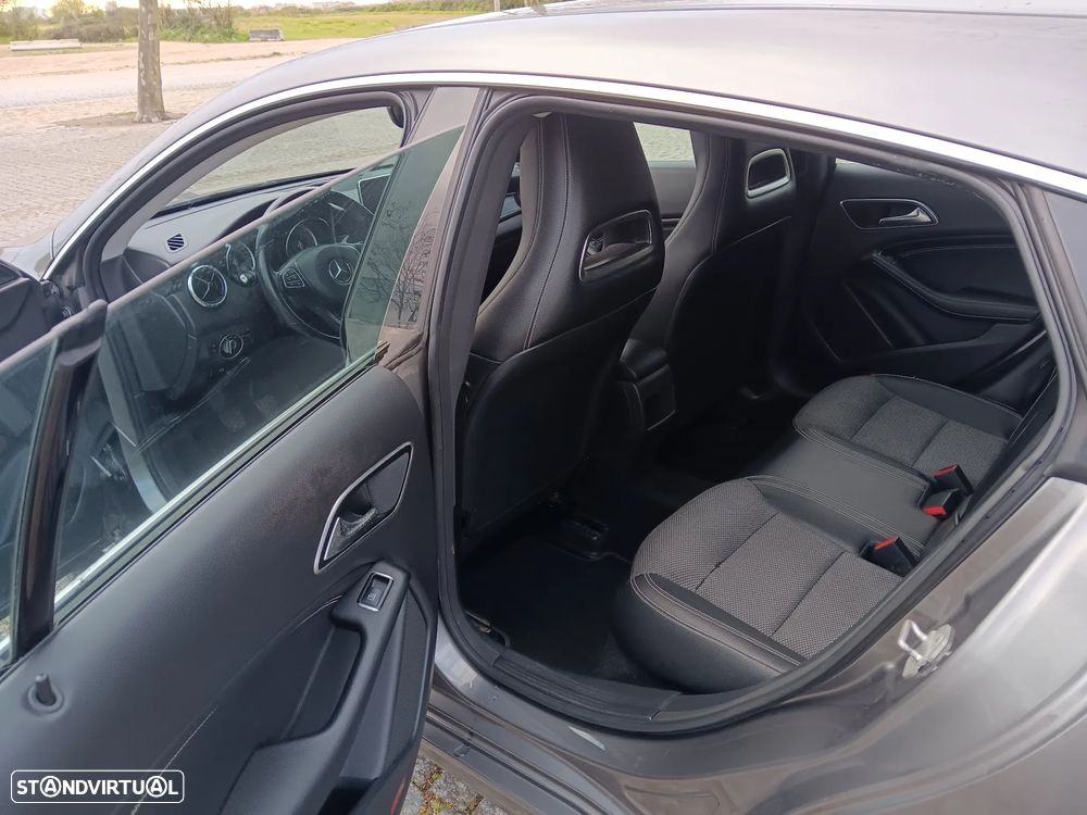 Mercedes-Benz CLA 180 d Shooting Brake Urban - 16
