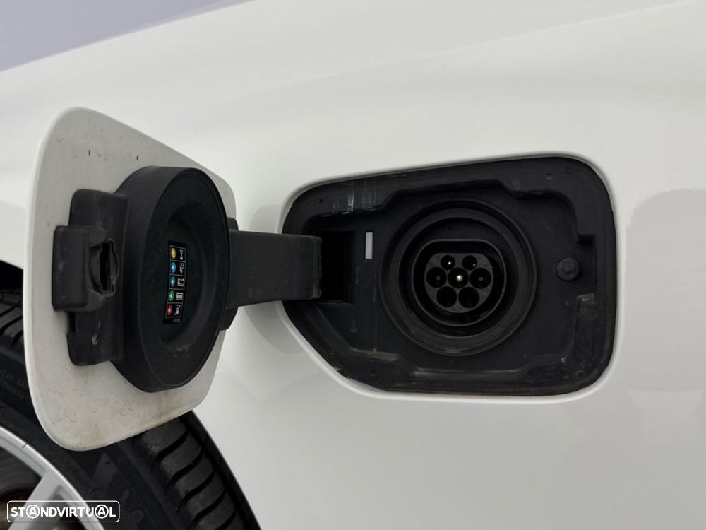 BMW 330 e Auto - 17