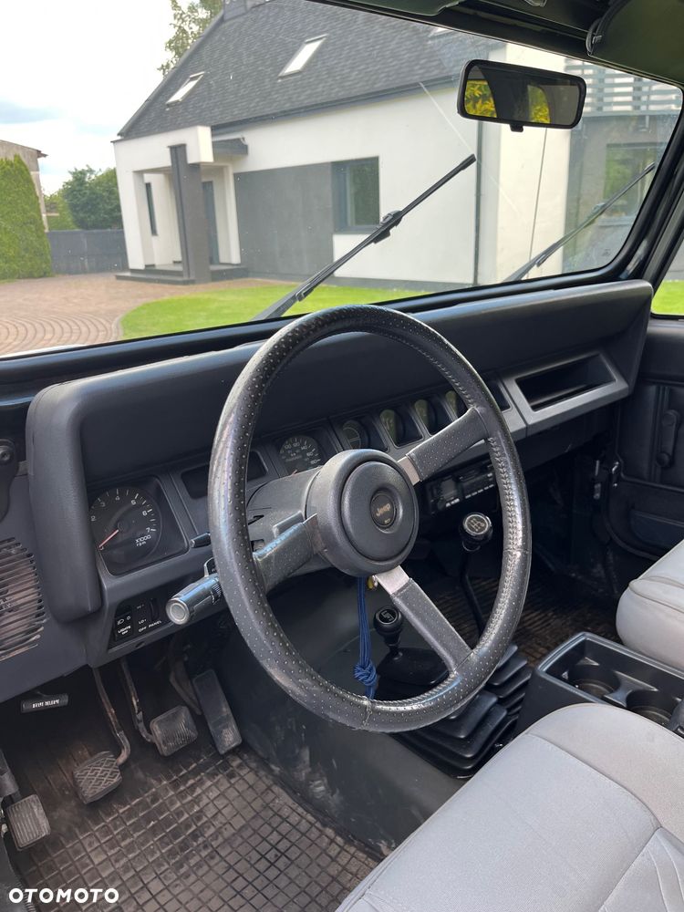 Jeep Wrangler 2.5L - 8