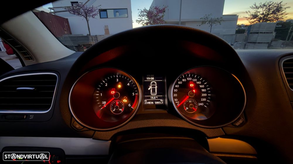 VW Golf 1.6 TDi Trendline BlueMotion - 11