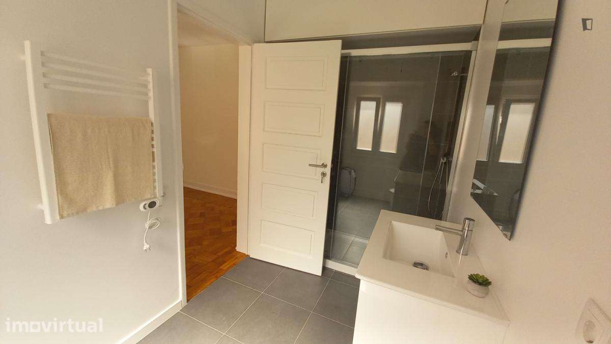 Quarto - localizado em Entrecampos Lisbon - Grande imagem: 5/13