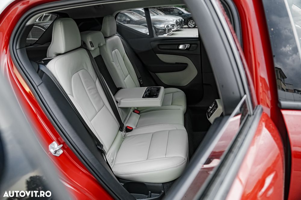 Volvo XC 40 B4 B AWD DKG Momentum Pro - 12