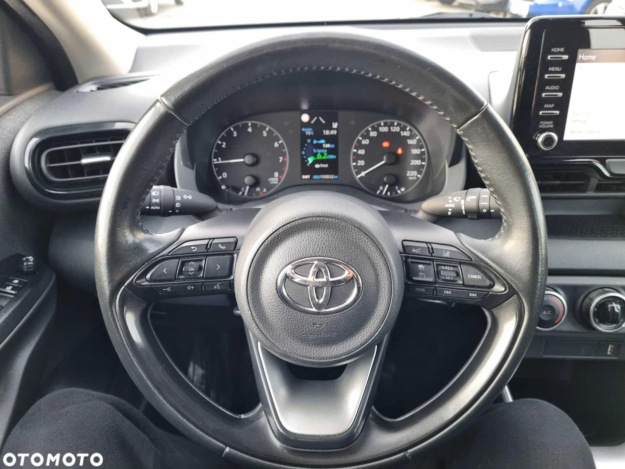 Toyota Yaris 1.5 Comfort - 12