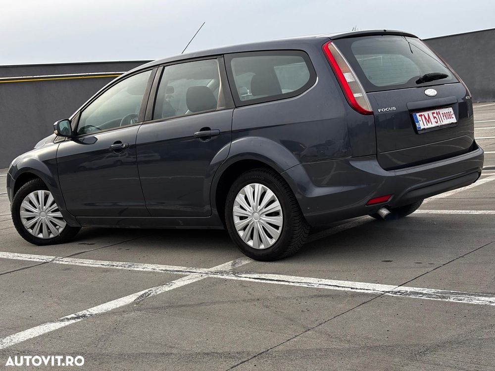 Ford Focus Turnier 1.6 TDCi ECOnetic 88g Start-Stopp-Sy Titanium - 4
